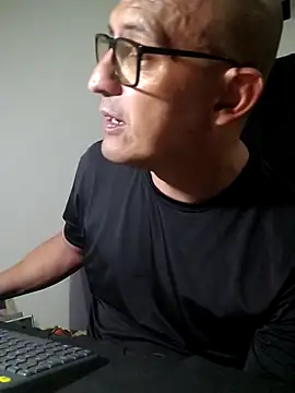 Snapshot of jorge406 chatting on 10.22.25 jorge406 online show from 10.22.25