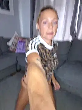 Snapshot of Bellarose_xx chatting on 09.17.25 Bellarose xx online show from 09.17.25