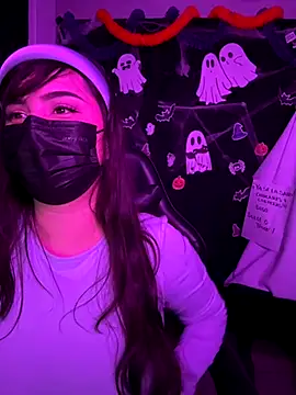 Snapshot of Anonnymsk chatting on 10.29.25 Anonnymsk online show from 10.29.25