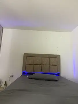 EmilyNoir1 online show from 12.17.25