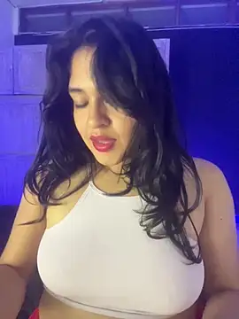 Snapshot of EmilyNoir1 chatting on 05.17.26 EmilyNoir1 online show from 05.17.26