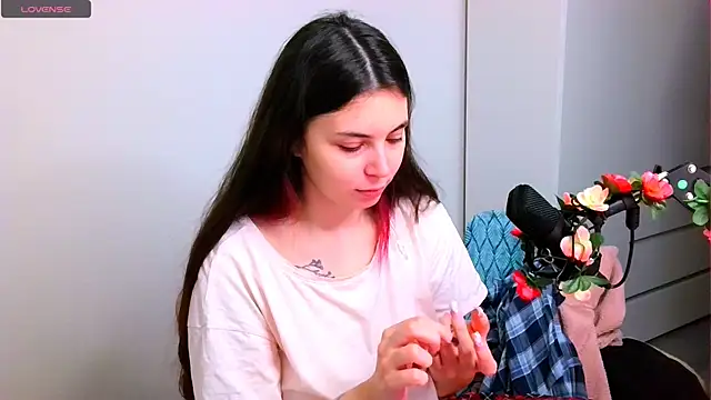 Snapshot of peachyness chatting on 11.26.25 peachyness online show from 11.26.25