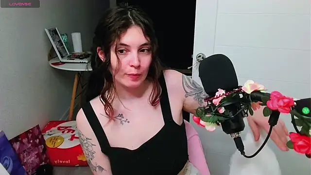 Snapshot of peachyness chatting on 06.16.26 peachyness online show from 06.16.26