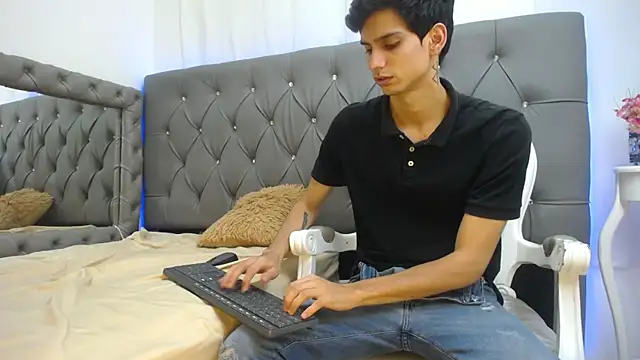 Sebalexis7 online show from 10.05.25