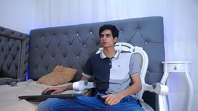 Sebalexis7 online show from 10.18.25