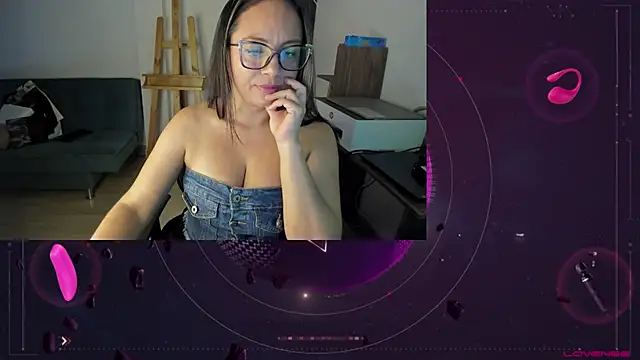 Snapshot of lady_sophie chatting on 09.18.25 lady sophie online show from 09.18.25