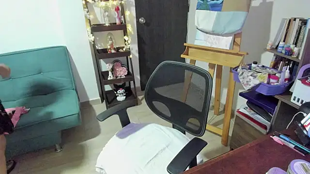 Snapshot of lady_sophie chatting on 10.31.25 lady sophie online show from 10.31.25