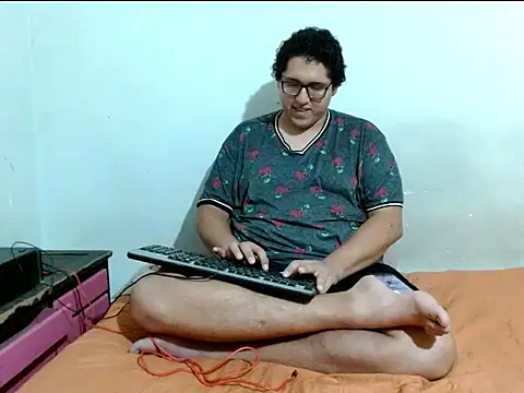 Snapshot of MeisanPaul chatting on 10.28.25 MeisanPaul online show from 10.28.25