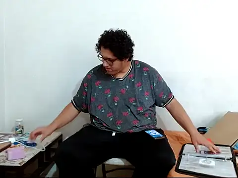 Snapshot of MeisanPaul chatting on 11.27.25 MeisanPaul online show from 11.27.25