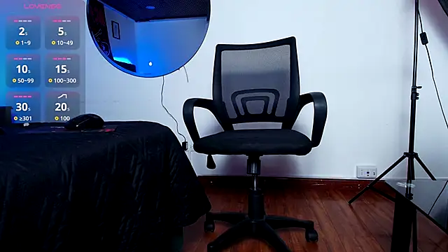 Snapshot of Alisse_Moore chatting on 10.07.25 Alisse Moore online show from 10.07.25