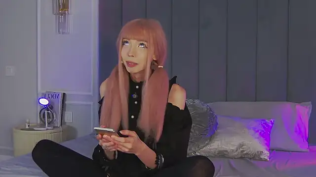 Evelyn Neal online show from 10.08.25