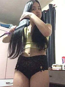Snapshot of ashleyy20 chatting on 12.17.25 ashleyy20 online show from 12.17.25