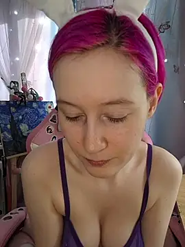 Snapshot of Fuzzy_Unicorn chatting on 04.02.26 Fuzzy Unicorn online show from 04.02.26