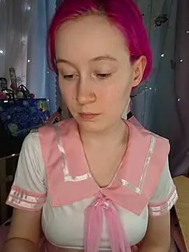 Snapshot of Fuzzy_Unicorn chatting on 04.17.26 Fuzzy Unicorn online show from 04.17.26