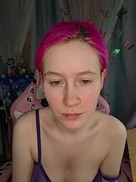 Snapshot of Fuzzy_Unicorn chatting on 04.29.26 Fuzzy Unicorn online show from 04.29.26