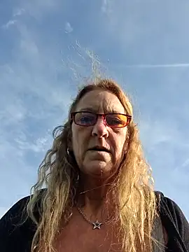 Snapshot of HotWifeLyn68 chatting on 11.05.25 HotWifeLyn68 online show from 11.05.25