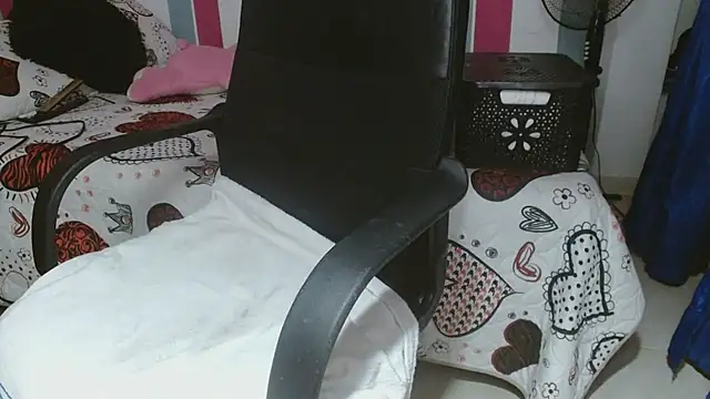 karo lovely online show from 10.22.25