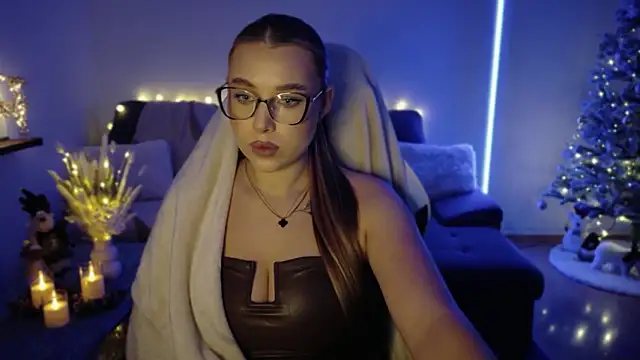 Snapshot of Emma_candyyy chatting on 11.24.25 Emma candyyy online show from 11.24.25