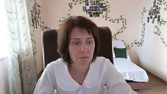 Snapshot of Lia_Tito chatting on 09.19.25 Lia Tito online show from 09.19.25