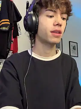 Snapshot of Tonerii chatting on 09.15.25 Tonerii online show from 09.15.25