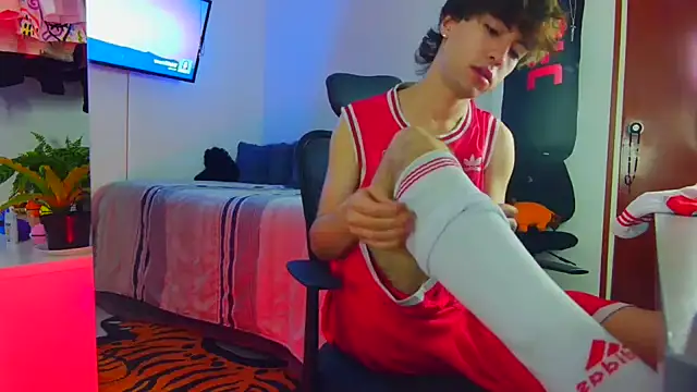 Snapshot of Tonerii chatting on 10.07.25 Tonerii online show from 10.07.25