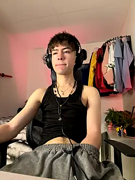 Snapshot of Tonerii chatting on 10.18.25 Tonerii online show from 10.18.25