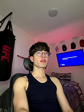 Snapshot of Tonerii chatting on 12.16.25 Tonerii online show from 12.16.25