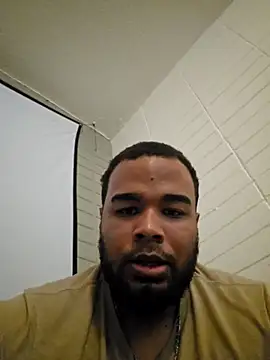 Snapshot of elbollo15__5 chatting on 12.17.25 elbollo15 5 online show from 12.17.25