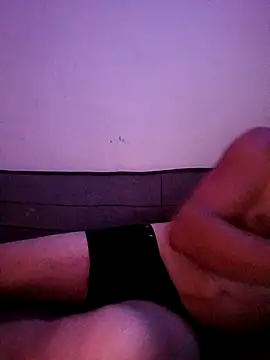 Snapshot of Makis09 chatting on 10.12.25 Makis09 online show from 10.12.25