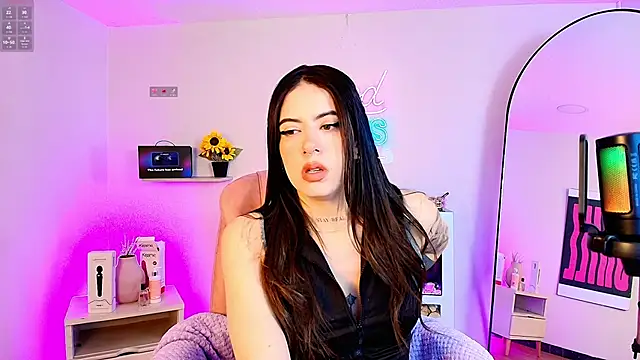 Snapshot of Alice_Vixen chatting on 05.13.26 Alice Vixen online show from 05.13.26