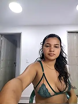 Snapshot of Eimy-04 chatting on 10.10.25 Eimy-04 online show from 10.10.25