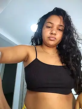 Snapshot of Eimy-04 chatting on 10.14.25 Eimy-04 online show from 10.14.25