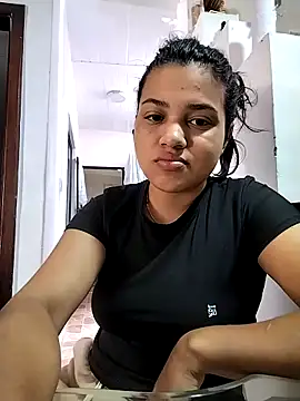 Snapshot of Eimy-04 chatting on 10.18.25 Eimy-04 online show from 10.18.25