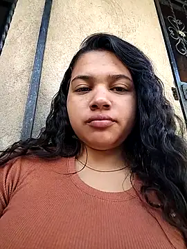 Snapshot of Eimy-04 chatting on 10.19.25 Eimy-04 online show from 10.19.25