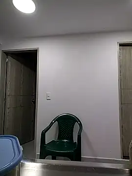 Snapshot of Eimy-04 chatting on 10.20.25 Eimy-04 online show from 10.20.25