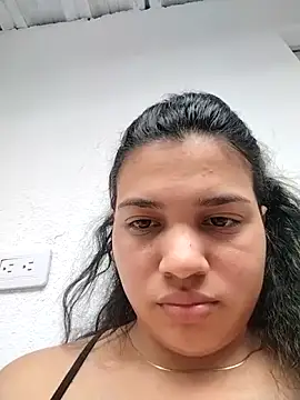 Snapshot of Eimy-04 chatting on 10.31.25 Eimy-04 online show from 10.31.25