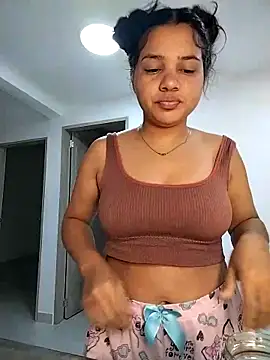 Snapshot of Eimy-04 chatting on 11.01.25 Eimy-04 online show from 11.01.25