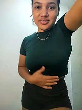 Snapshot of Eimy-04 chatting on 11.04.25 Eimy-04 online show from 11.04.25