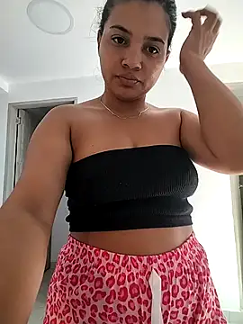 Snapshot of Eimy-04 chatting on 11.17.25 Eimy-04 online show from 11.17.25