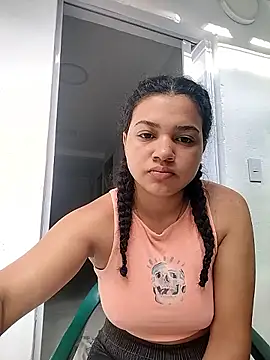 Snapshot of Eimy-04 chatting on 11.25.25 Eimy-04 online show from 11.25.25