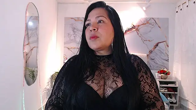 Snapshot of Ashley_Grahaam chatting on 10.05.25 Ashley Grahaam online show from 10.05.25