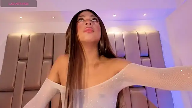 Snapshot of Sol_Vanegas chatting on 11.19.25 Sol Vanegas online show from 11.19.25