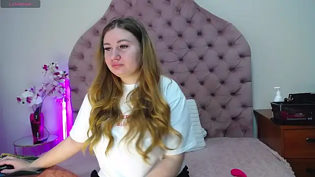 Snapshot of _Agata_ chatting on 06.28.26 Agata online show from 06.28.26