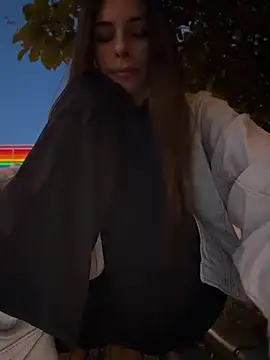Amelie Crosby online show from 07.28.26