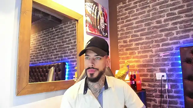 Snapshot of VinzenzRizzo chatting on 09.24.25 VinzenzRizzo online show from 09.24.25