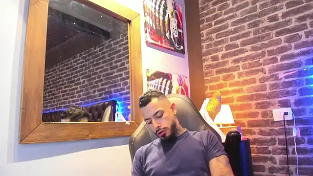 Snapshot of VinzenzRizzo chatting on 10.05.25 VinzenzRizzo online show from 10.05.25