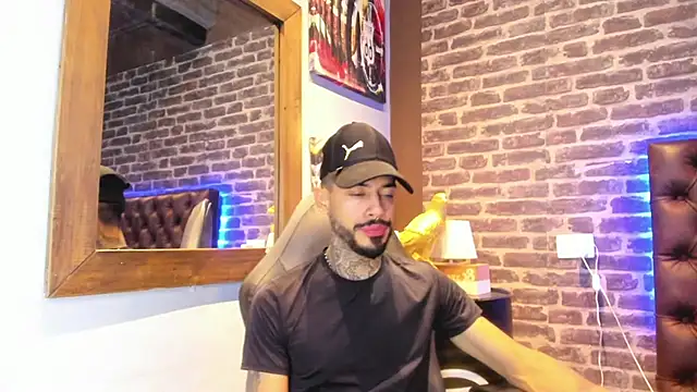 Snapshot of VinzenzRizzo chatting on 10.16.25 VinzenzRizzo online show from 10.16.25