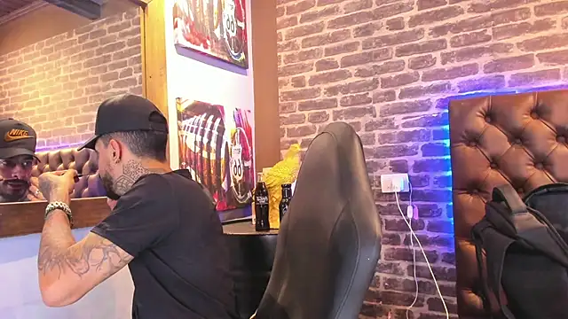 Snapshot of VinzenzRizzo chatting on 10.20.25 VinzenzRizzo online show from 10.20.25