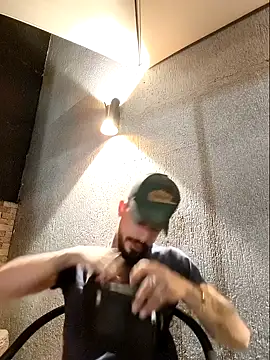 Snapshot of VinzenzRizzo chatting on 11.12.25 VinzenzRizzo online show from 11.12.25