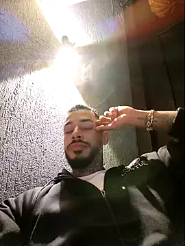 Snapshot of VinzenzRizzo chatting on 11.17.25 VinzenzRizzo online show from 11.17.25